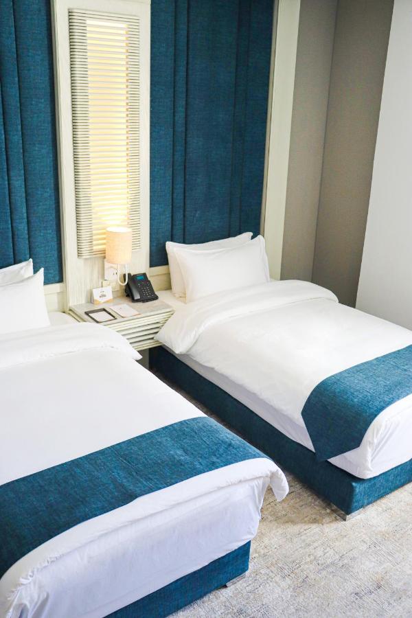 Hotel Rival