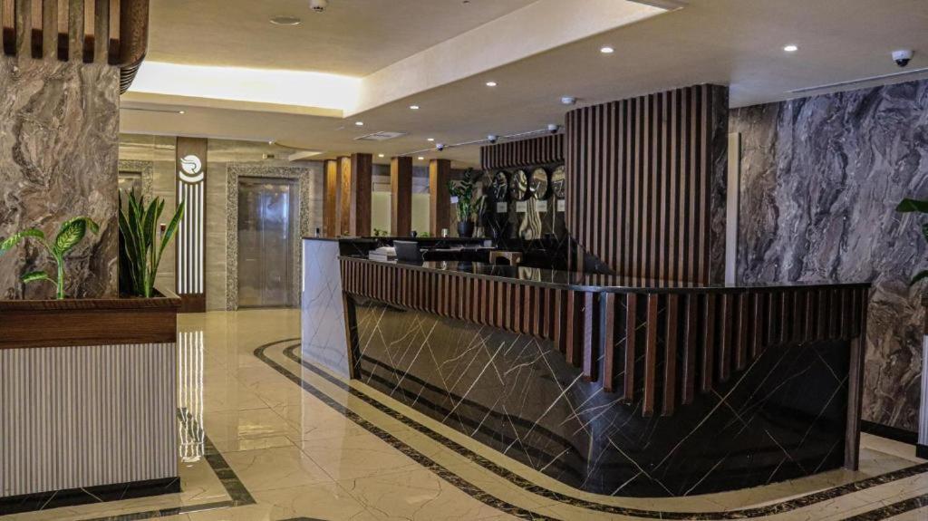 Hotel Rival